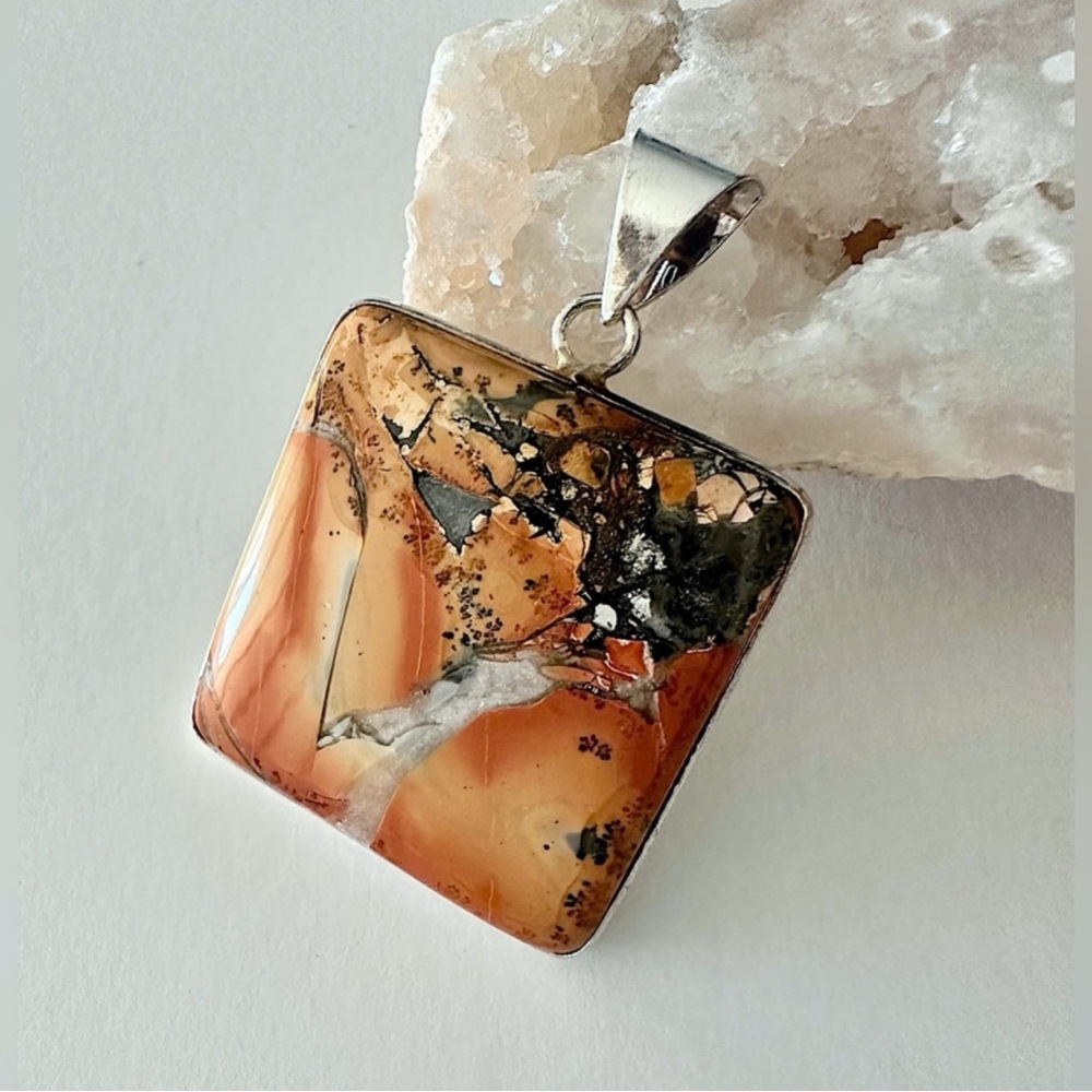 Maligano Jasper square pendant